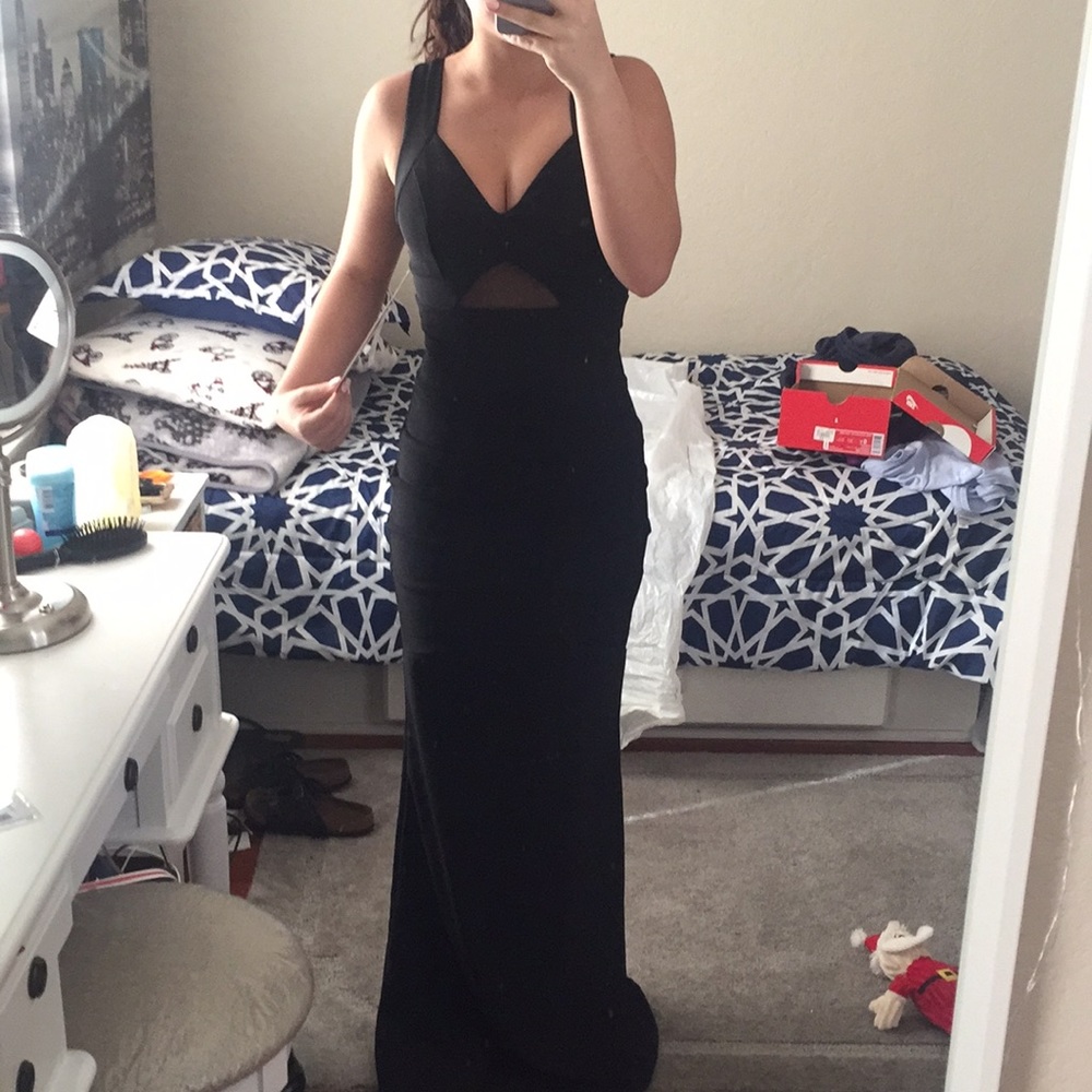 Black bodycon dress